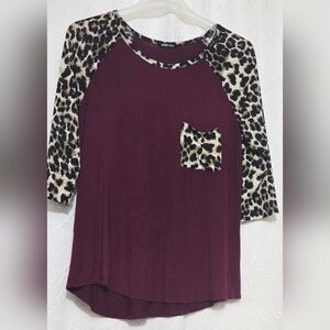 Heimish Burgundy Top w/ Leopard Accented Sleeves Women’s Size L